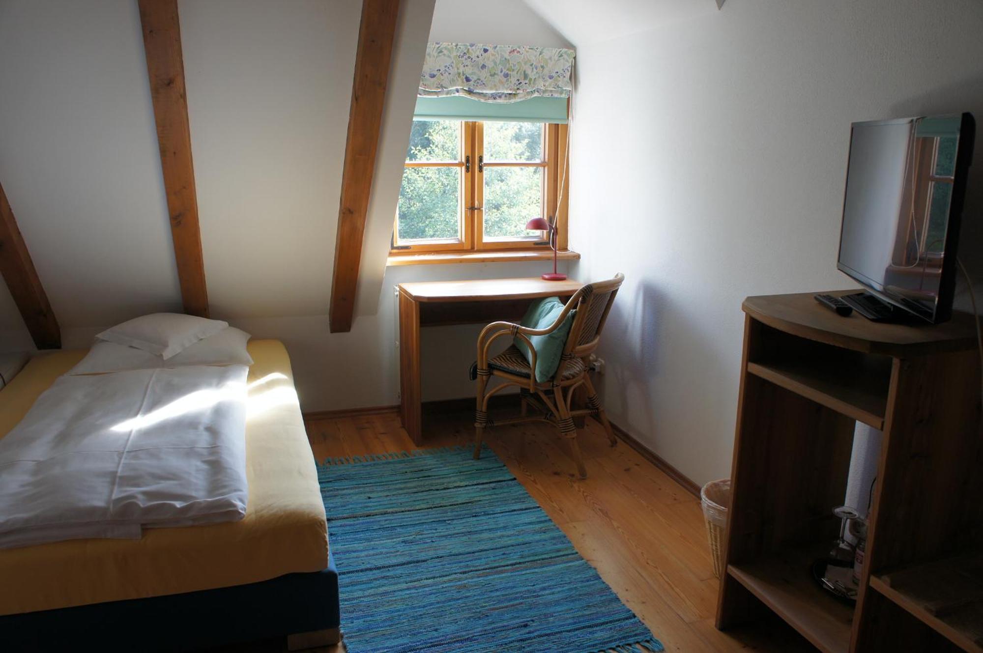 Hotel Schwarzer Adler Erlangen Room photo