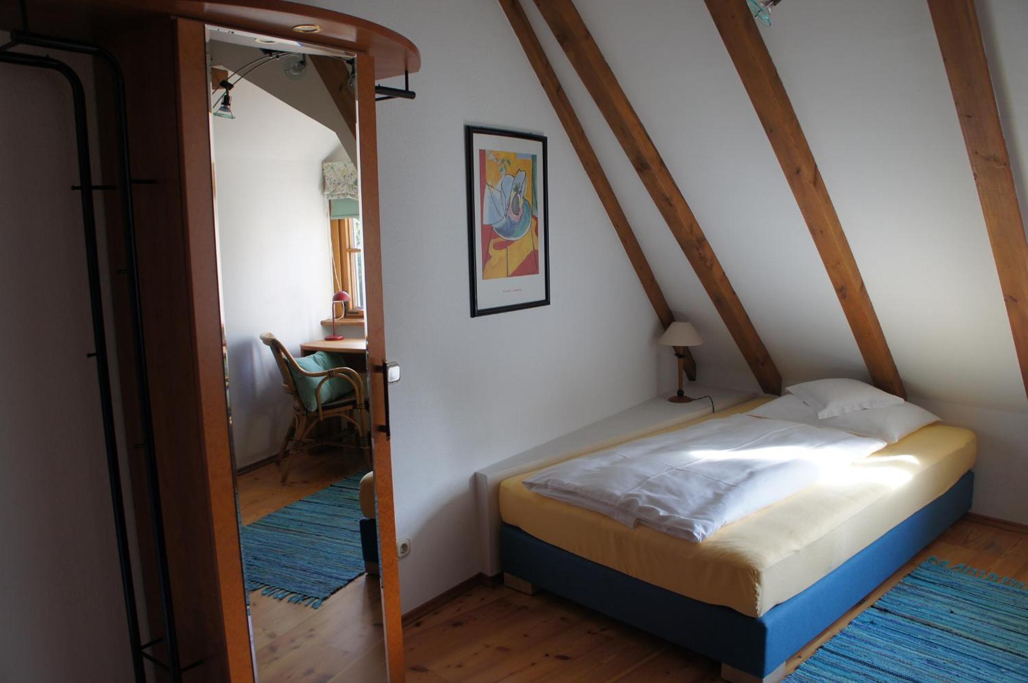 Hotel Schwarzer Adler Erlangen Room photo