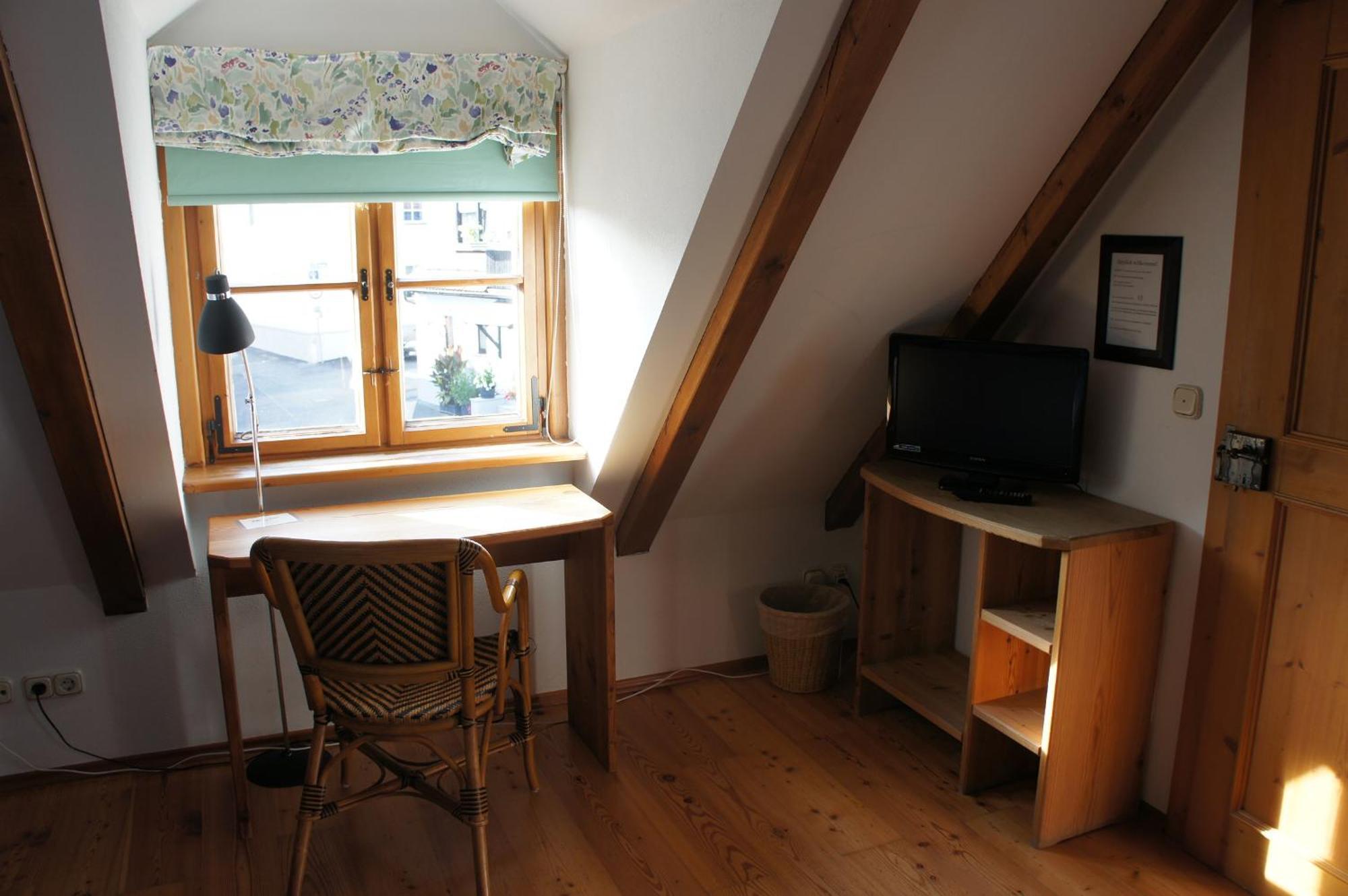 Hotel Schwarzer Adler Erlangen Room photo